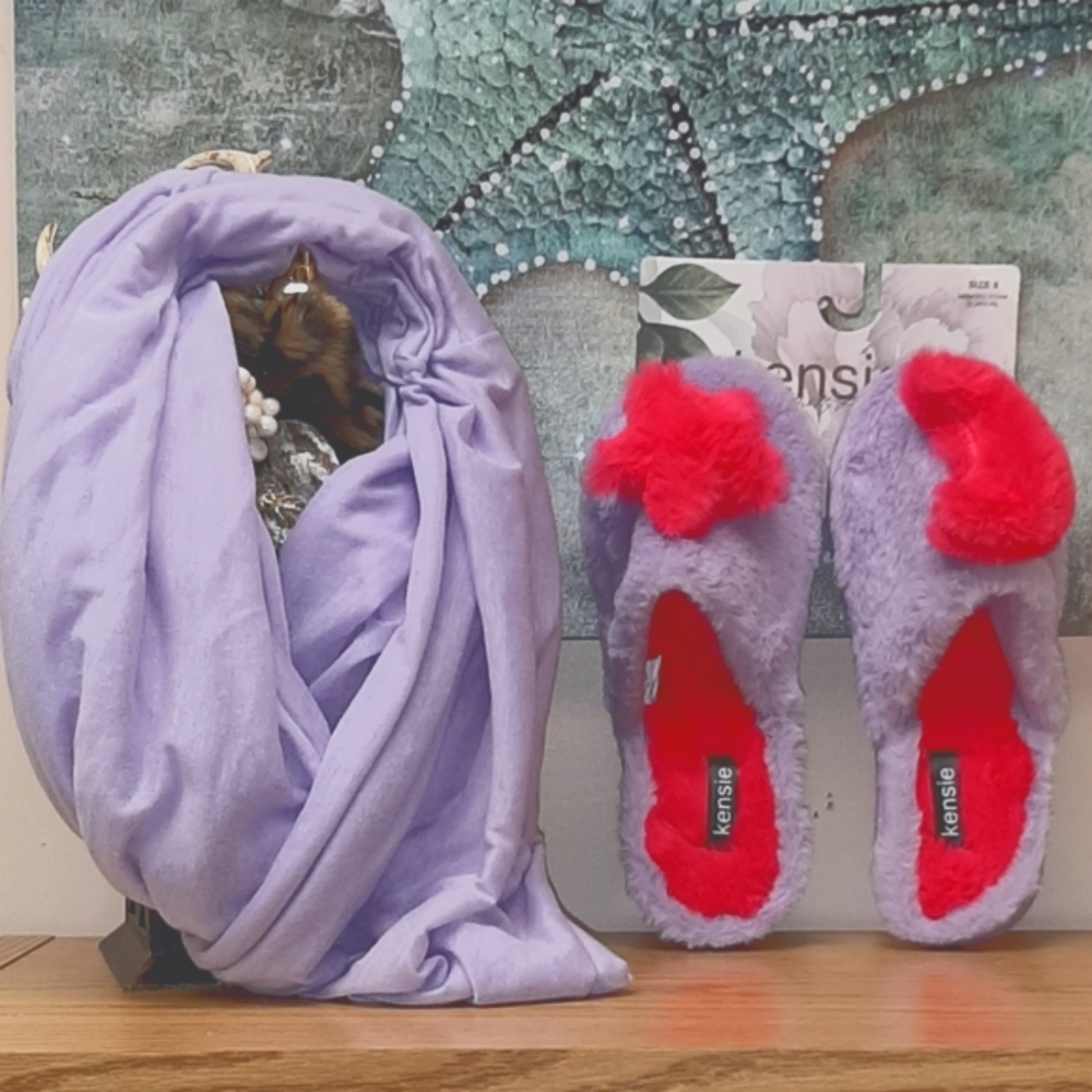 Kensie Lavender Slippers & Matching Infinity Scarf NWT